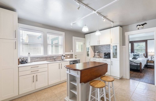 Tomales House | Beautiful Casa Cerini: Oceanfront Retreat with Spa & More
