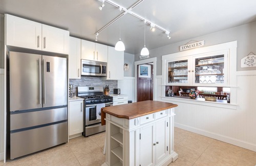 Tomales House | Beautiful Casa Cerini: Oceanfront Retreat with Spa & More