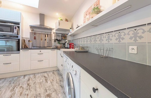 Toulon House | Charming house in a quiet location for a family holiday.