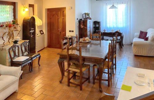 Amelia House | Scenic Lake View House in Amelia - Pet Friendly Retreat