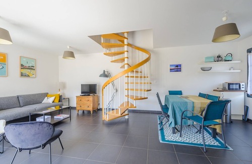 Angoulins House | Villa Angoulins: Oceanfront Retreat for 6 with Spa & Views