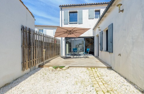 Angoulins House | Villa Angoulins: Oceanfront Retreat for 6 with Spa & Views