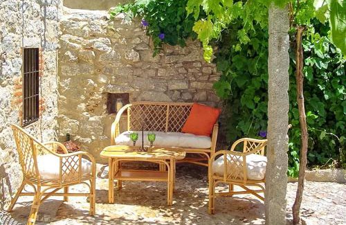 Anora House | Welcoming Anora House with Garden for Families and Pets