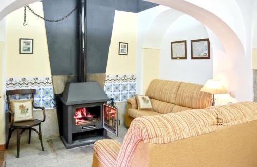 Anora House | Welcoming Anora House with Garden for Families and Pets