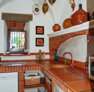 Anora House | Welcoming Anora House with Garden for Families and Pets