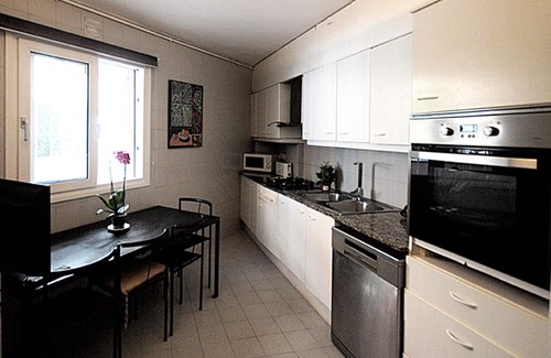 La Vila Olimpica del Poblenou House | Beautiful Barcelona Retreat with Ocean View & Pool Access