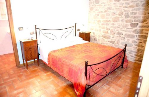 Caprese Michelangelo House | Cozy One Bedroom House with Pool & Wifi in Caprese Michelangelo