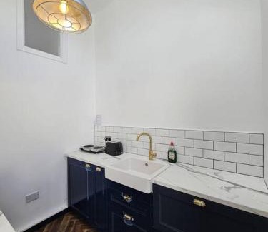 Broadstone Apartment | Cozy House in City Centre with Great Guest Reviews