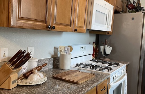 Allen House | Explore a Historic Downtown Allen Getaway with Spa & Breakfast