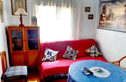 Illar House | Spacious 4-Bedroom House with City View Balcony & Wifi