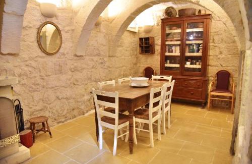 Xewkija House | Family-Friendly 3-Bedroom House with Terrace and WiFi