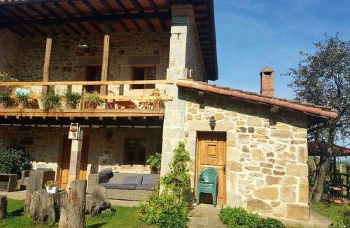 Riotuerto House | Pet-Friendly Retreat in La Cavada with Relaxing Jacuzzi