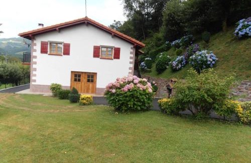 Etxalar House | Family-Friendly 3-Bedroom House at Larrapil Sarriku