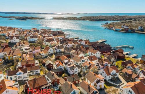 Mollosund House | Elegant Oceanfront House in Mollösund with Family Amenities