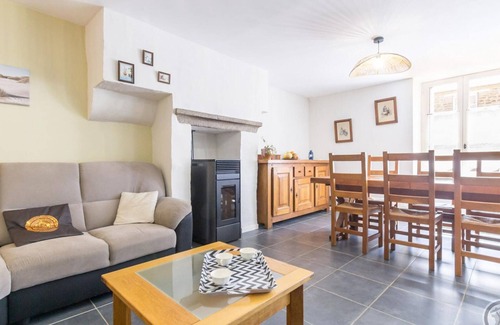 Servon Cottage | Charming House in Mont St-Michel Bay with Enclosed Garden