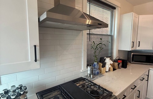 Austin House | Charming house in Oak Park. Free parking. 15 mins to downtown Chicago