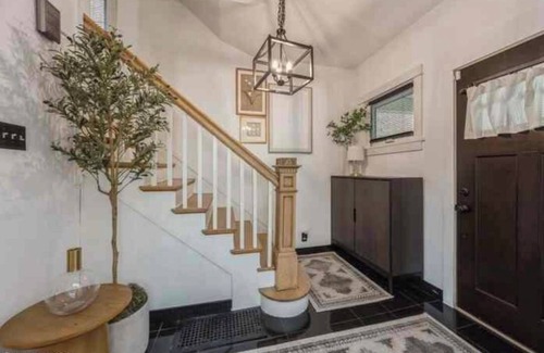 Austin House | Charming house in Oak Park. Free parking. 15 mins to downtown Chicago