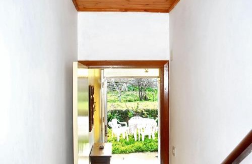 Ourol House | Pet-Friendly 4 Bedroom House with Garden in Ourol