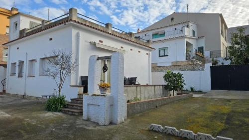 Palamos House | Family-Friendly 2 Bedroom House near Palamos Beach