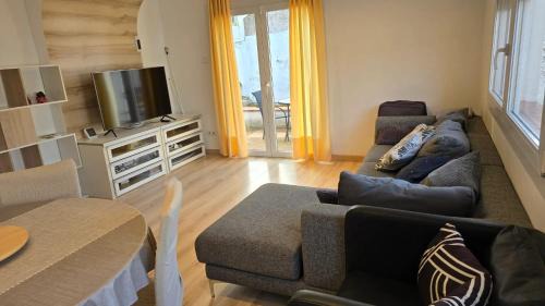 Palamos House | Family-Friendly 2 Bedroom House near Palamos Beach