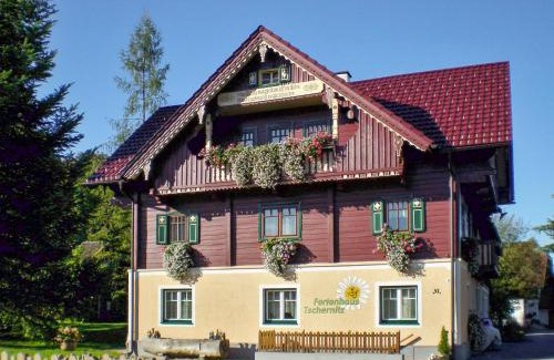 Michaelerberg-Pruggern House | Perfect 5-Bedroom Retreat with Garden & Wifi Near Slopes