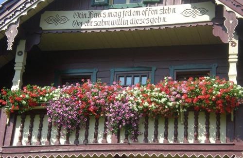 Michaelerberg-Pruggern House | Perfect 5-Bedroom Retreat with Garden & Wifi Near Slopes