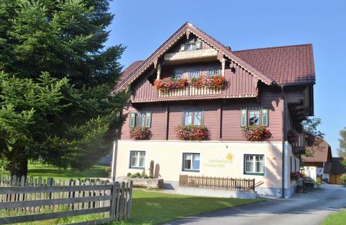 Michaelerberg-Pruggern House | Perfect 5-Bedroom Retreat with Garden & Wifi Near Slopes