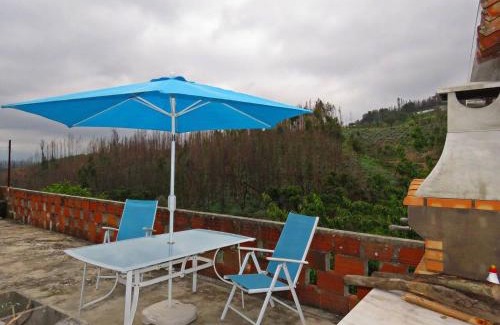 Semide House | Cozy One Bedroom House with Terrace and Wifi in Miranda do Corvo