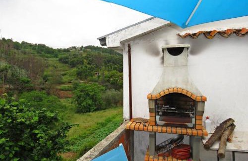 Semide House | Cozy One Bedroom House with Terrace and Wifi in Miranda do Corvo