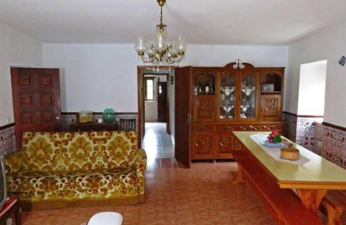 Semide House | Cozy One Bedroom House with Terrace and Wifi in Miranda do Corvo