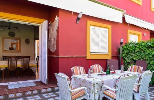 Rota House | Idyllic House in Rota with Inviting Garden and Pool