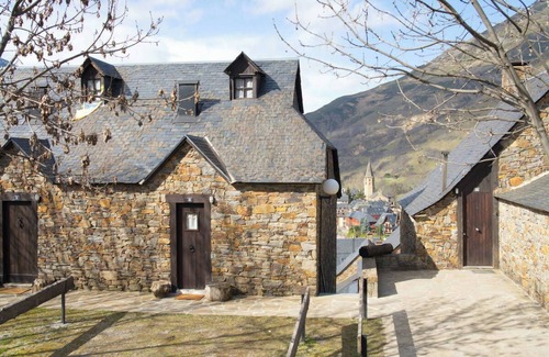 Pujo House | Charming house in Salardú with breathtaking views by Eth Flòc