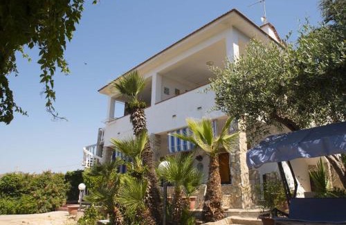 San Giorgio House | Relaxing 2-Bedroom House with Sea View & Garden Access