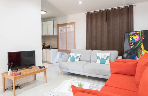 Chang Khlan House | Cozy Retreat Near Old City & Night Bazaar with Pool