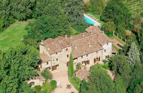 Umbertide House | Discover Belvilla by OYO Casa Tettoia with Pool & Kitchen