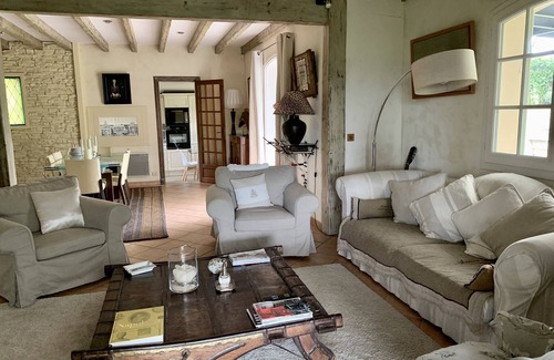 Ustaritz House | Cozy Retreat Moments from Biarritz with Ocean Views