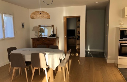 Gradignan House | Cozy Retreat near Bordeaux with Kitchen and Breakfast Options