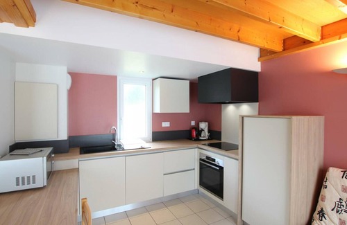 Biville Cottage | Gite La Hague: Family-Friendly Retreat with Spa & Breakfast
