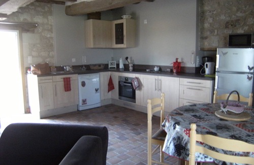 Neuille Cottage | Pet-Friendly Retreat with Lake View and Spa Access