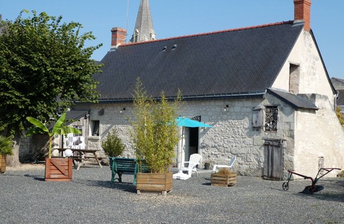 Neuille Cottage | Pet-Friendly Retreat with Lake View and Spa Access
