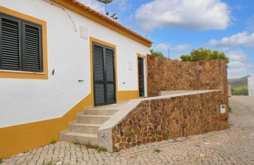 Barao de Sao Miguel House | Welcoming House in Barao de Sao Miguel for Families & Pets