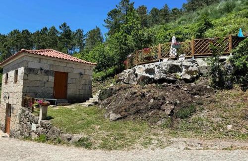 Mondim de Basto House | Delightful One Bedroom House with Pool and Terrace Retreat
