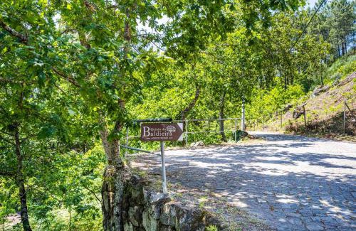 Mondim de Basto House | Cozy One Bedroom House with Pool and Wifi in Vilar de Ferreiros