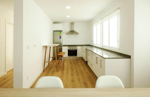 Outes House | Sea View Retreat: 3-Bedroom House with Private Pool