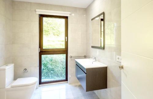 Outes House | Sea View Retreat: 3-Bedroom House with Private Pool