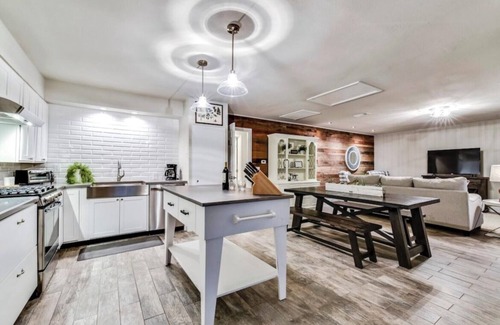 Dripping Springs House | Prime Location House with Kitchen & Ocean View in Dripping Springs