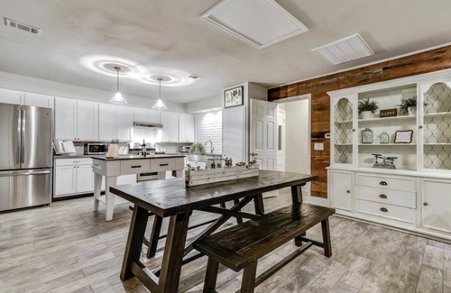 Dripping Springs House | Prime Location House with Kitchen & Ocean View in Dripping Springs