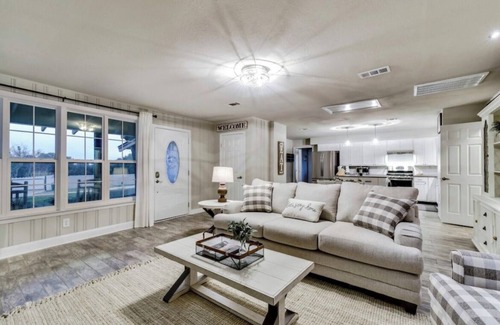 Dripping Springs House | Prime Location House with Kitchen & Ocean View in Dripping Springs
