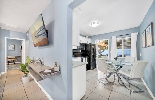 Poiciana Park II Villa | Pet-Friendly House with Ocean View & Great Location