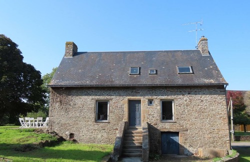 Boucey Cottage | Spacious Gite Pontorson: Family-Friendly with Spa Access